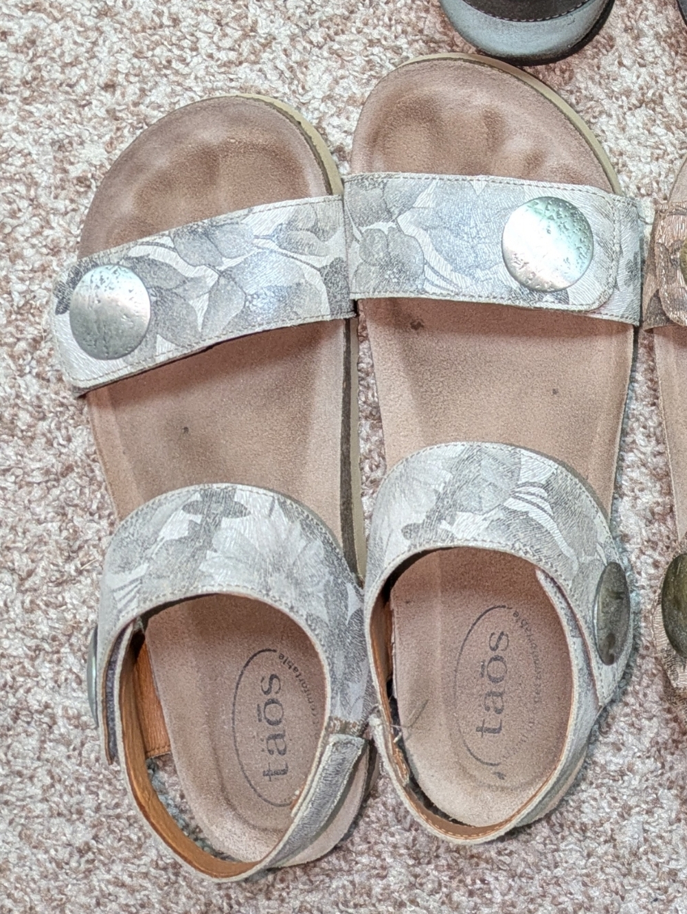 Taos Adjustable Leather Sandals in Gray Floral Size US 10/EUR 41